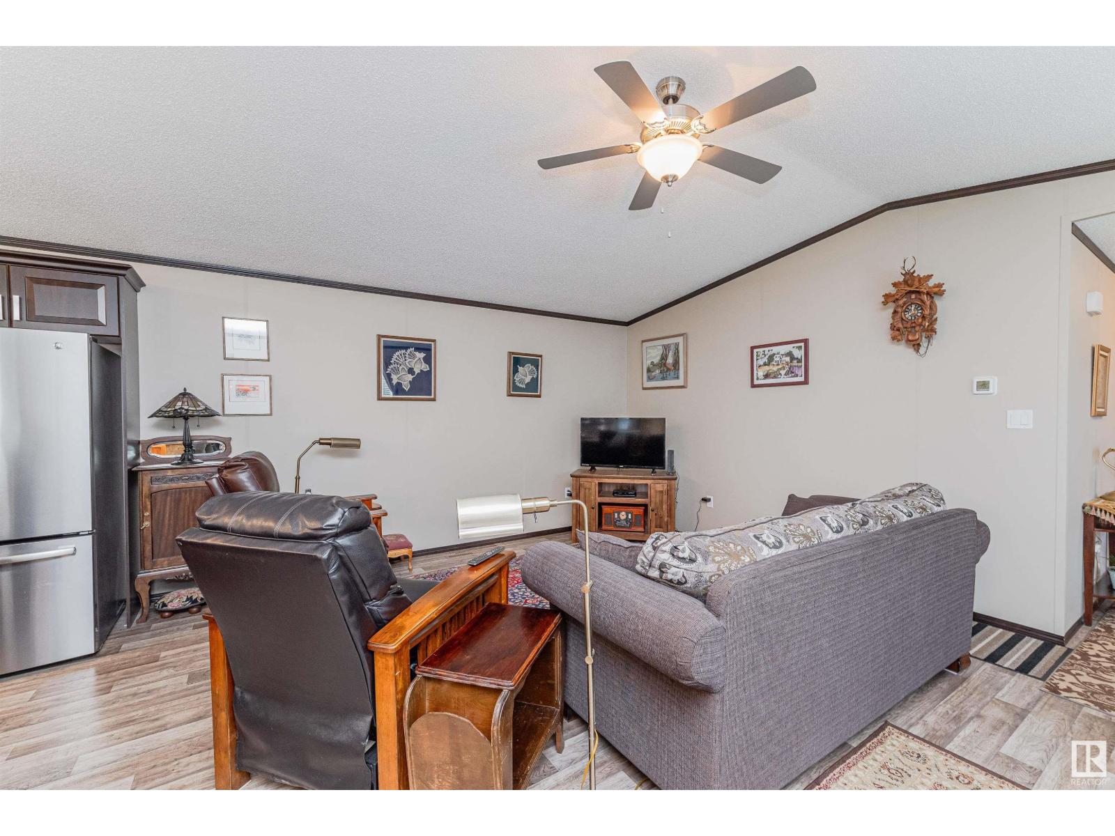 Photo 9 of 13 Laurel Dr, Morinville AB