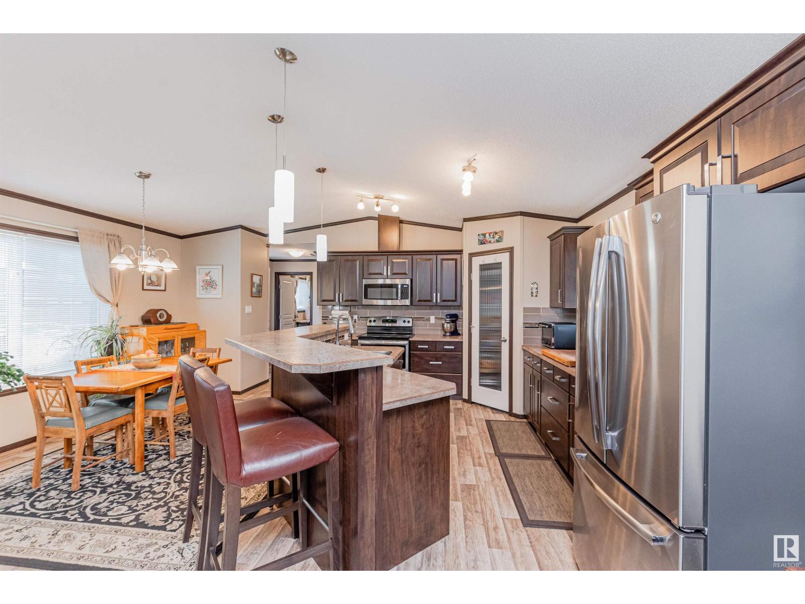 Photo 15 of 13 Laurel Dr, Morinville AB