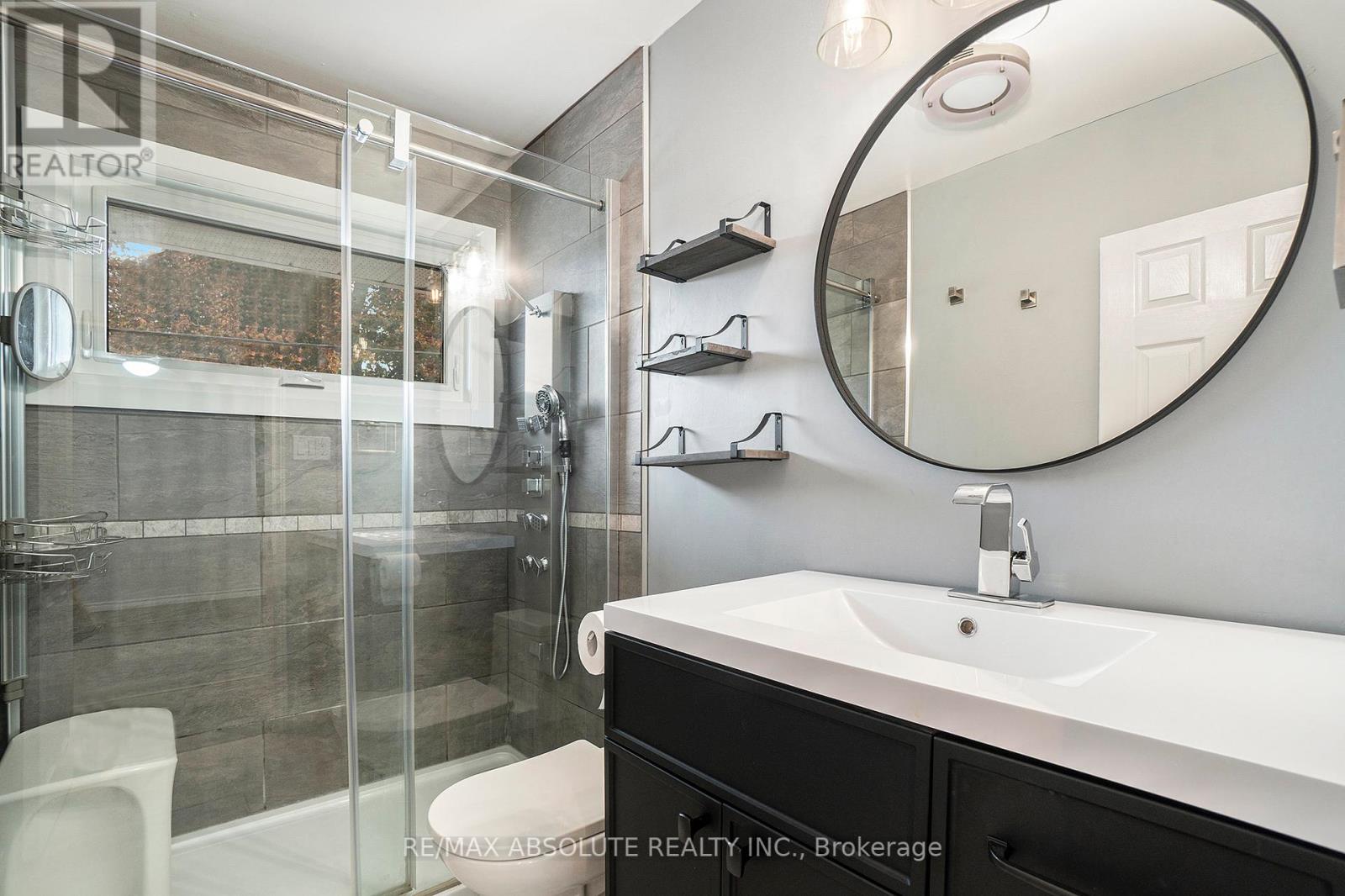 Photo 2 of 20 Harwick Crescent, Ottawa ON