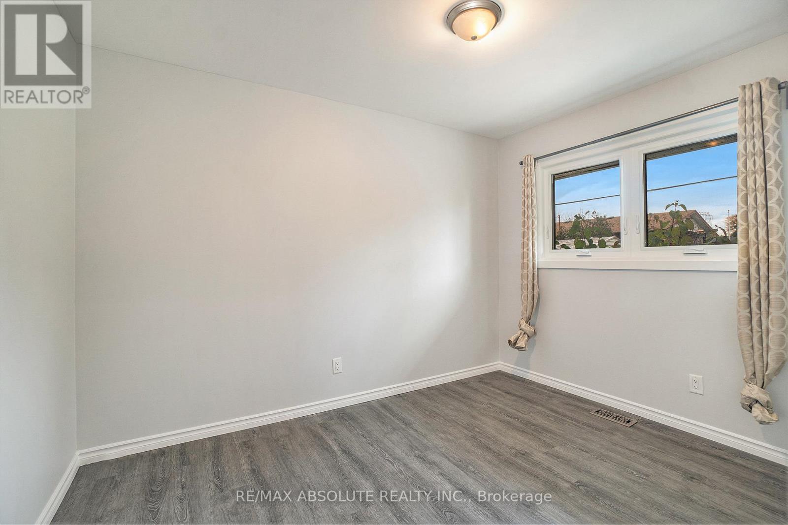 Photo 17 of 20 Harwick Crescent, Ottawa ON
