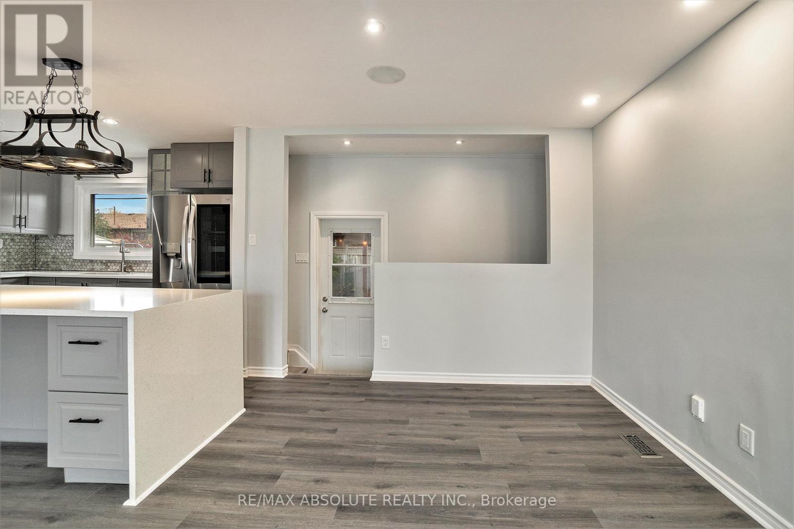 Photo 14 of 20 Harwick Crescent, Ottawa ON