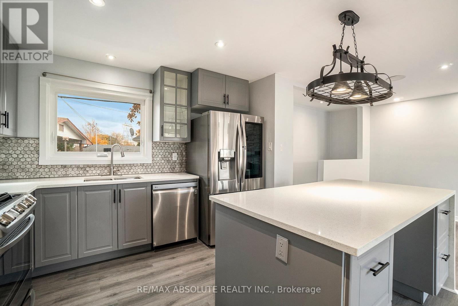 Photo 9 of 20 Harwick Crescent, Ottawa ON