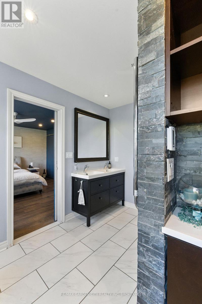 Photo 18 of 6456 Armelina Crescent, Niagara Falls ON
