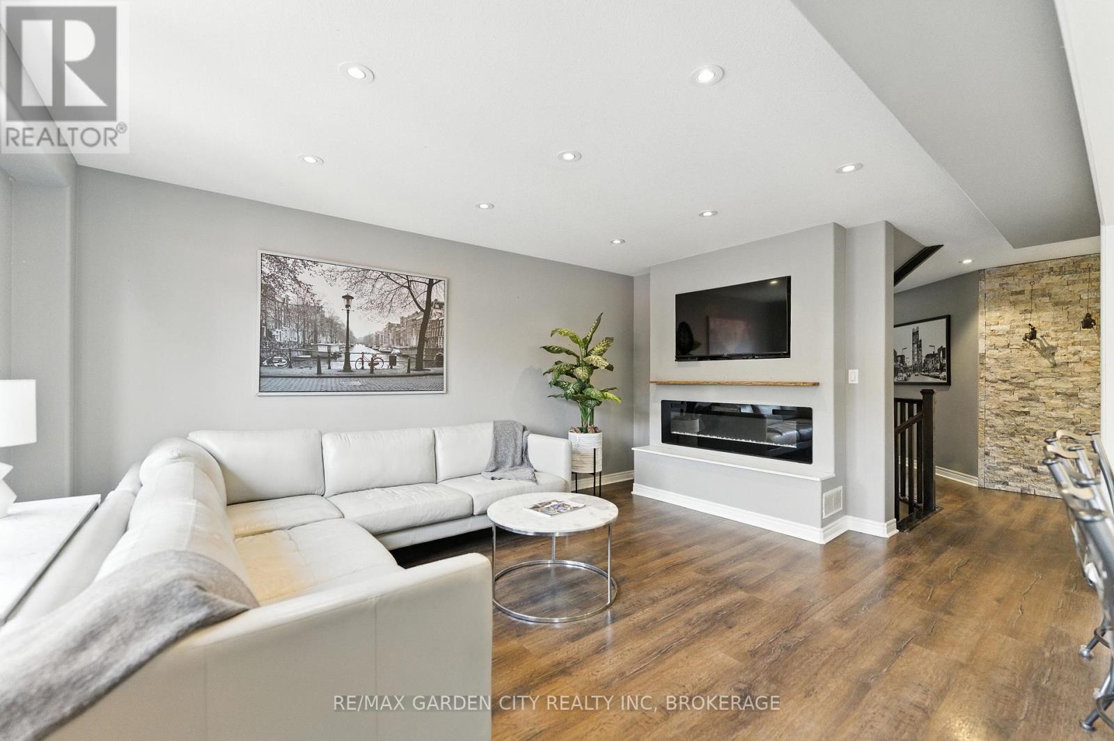 Photo 29 of 6456 Armelina Crescent, Niagara Falls ON