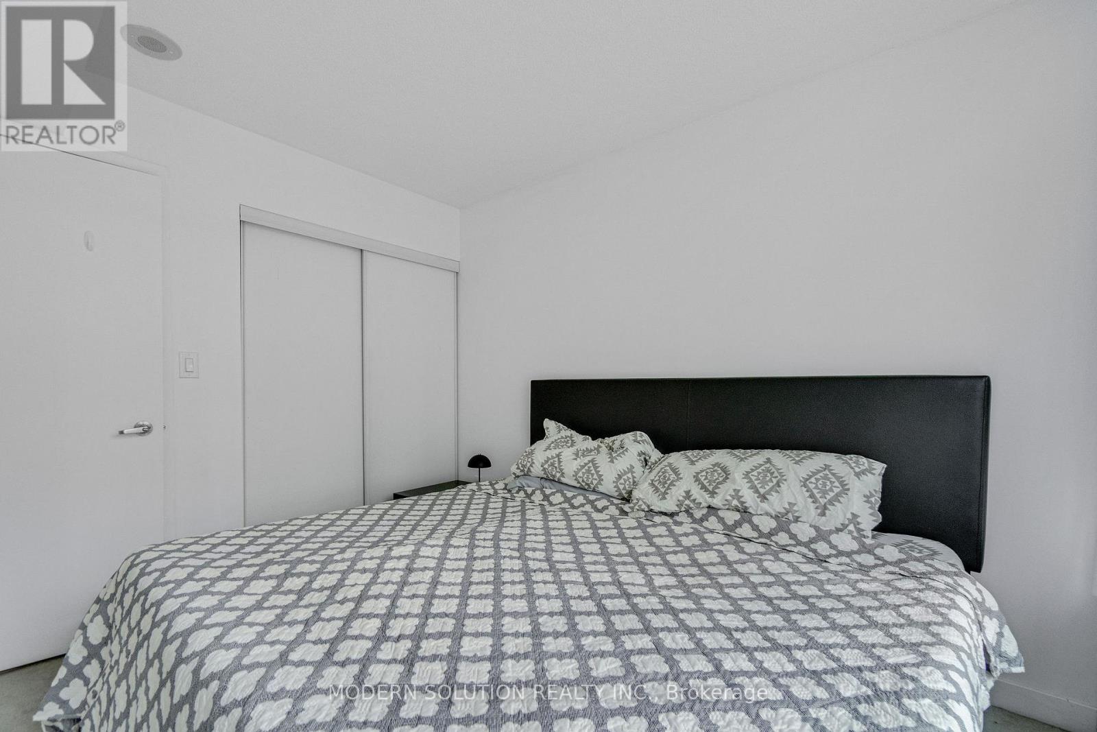 Photo 29 of 925 10 Capreol Court, Toronto ON