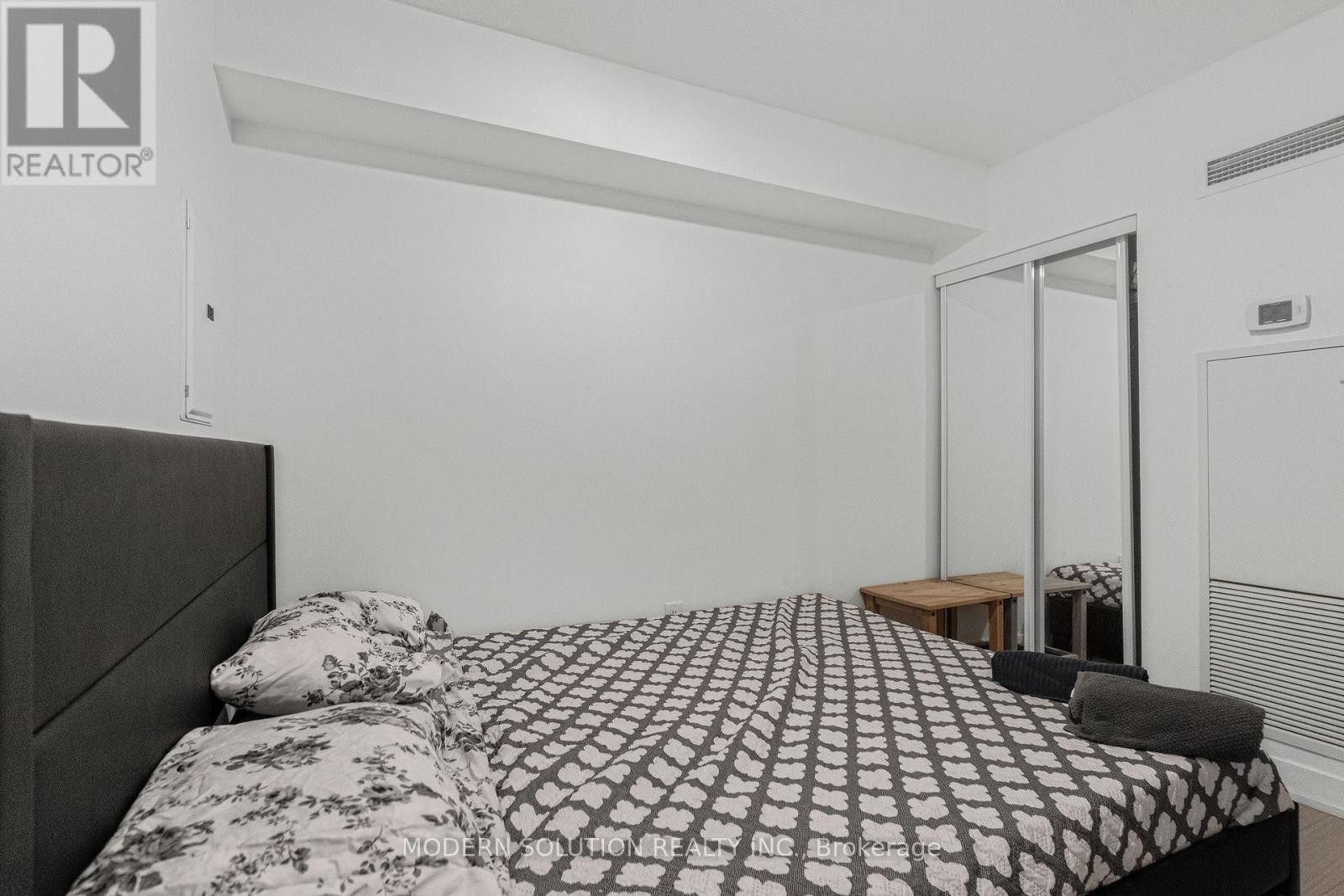 Photo 15 of 925 10 Capreol Court, Toronto ON