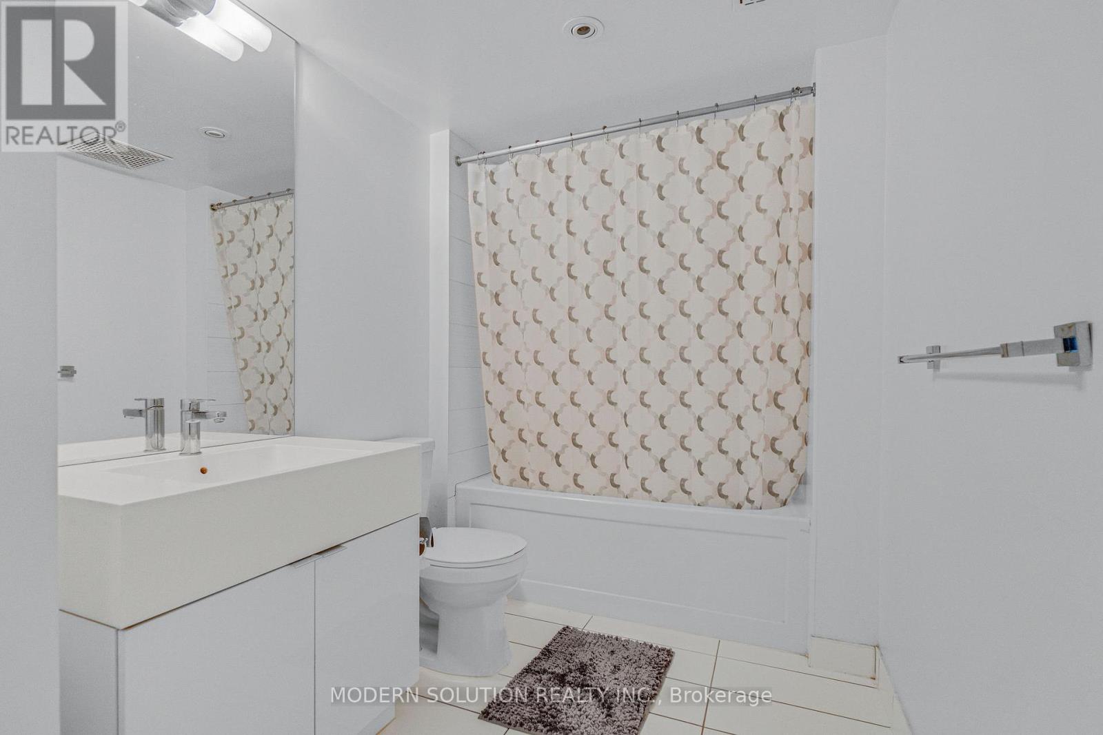 Photo 4 of 925 10 Capreol Court, Toronto ON