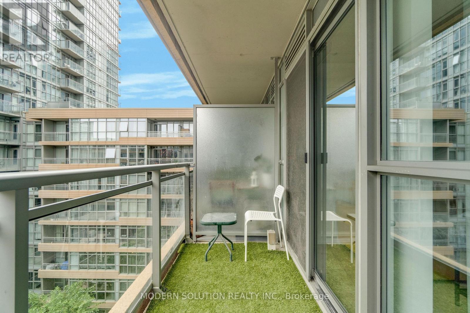 Photo 10 of 925 10 Capreol Court, Toronto ON