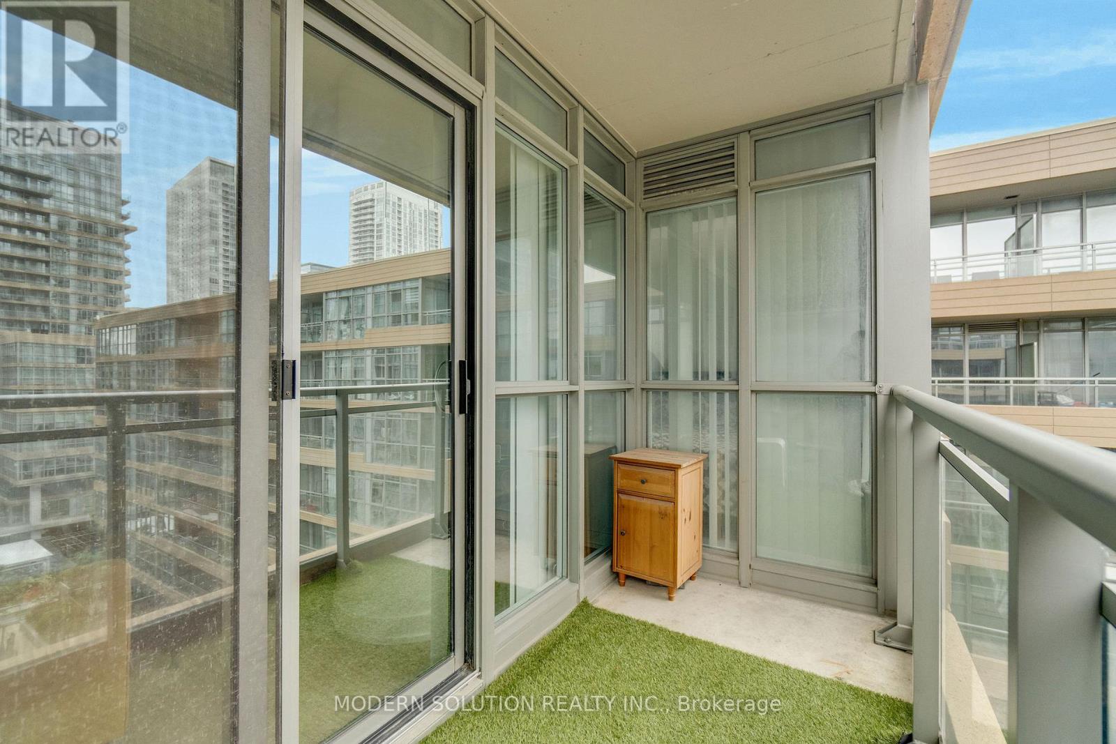 Photo 16 of 925 10 Capreol Court, Toronto ON