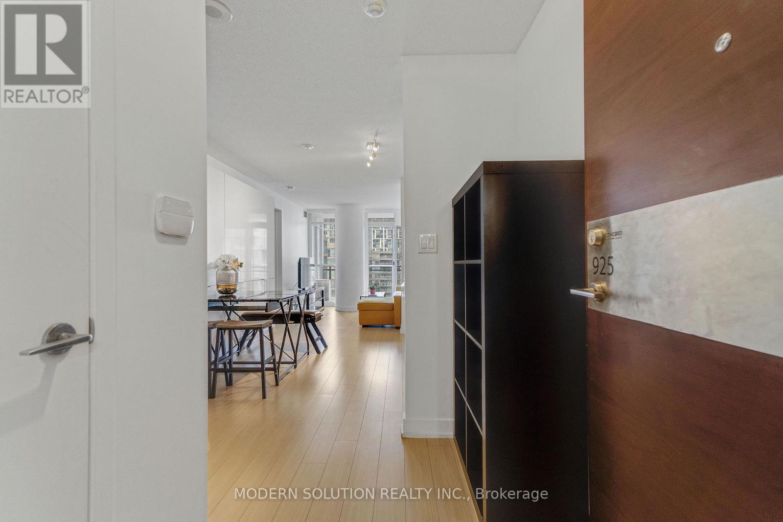 Photo 23 of 925 10 Capreol Court, Toronto ON