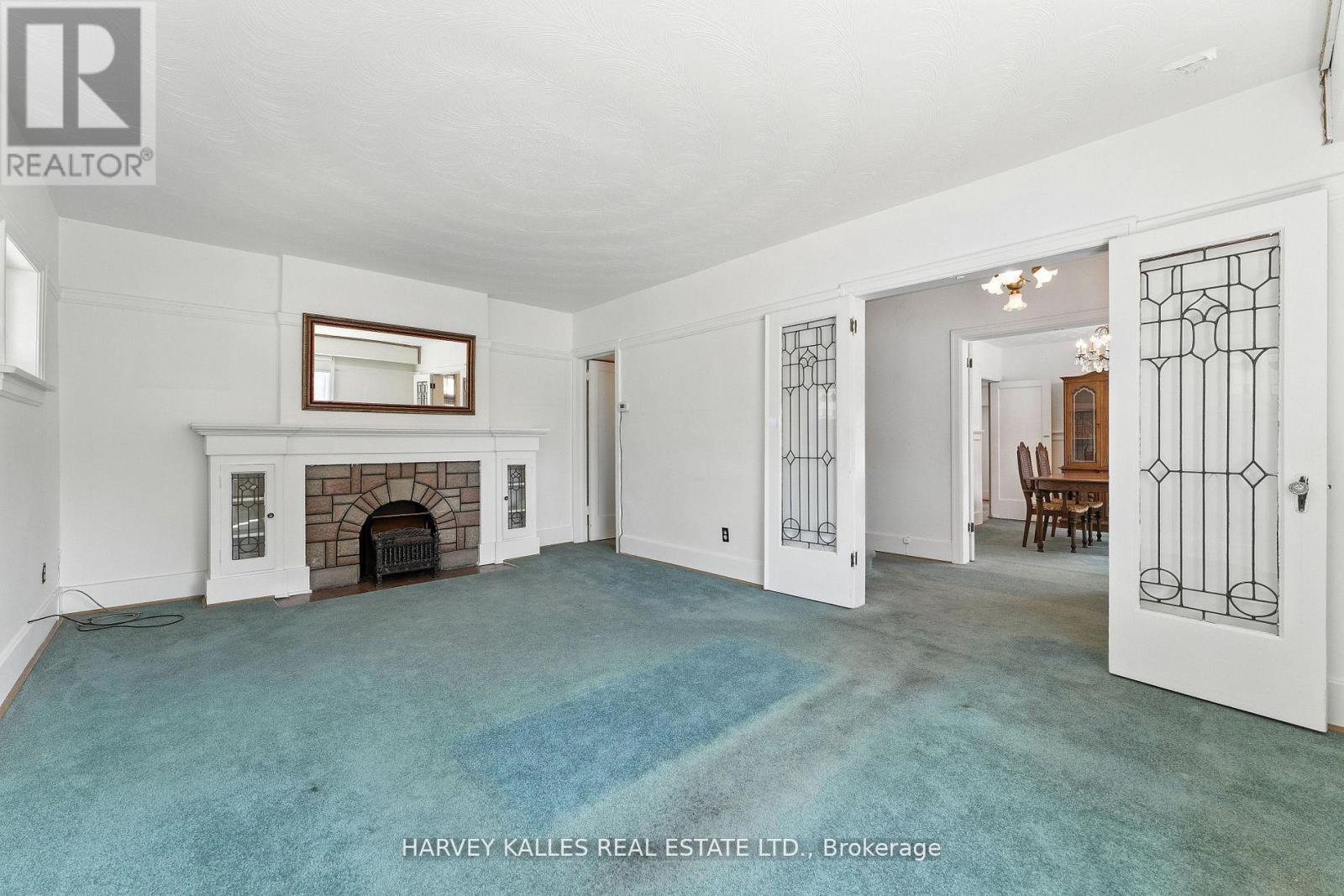 Photo 8 of 547 Ossington Avenue, Toronto ON