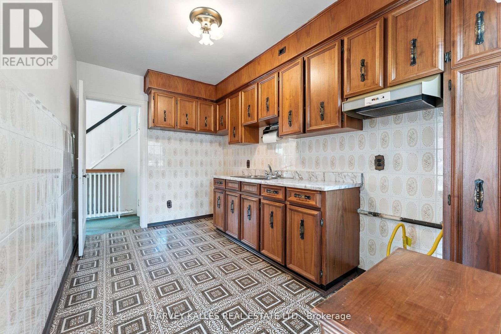 Photo 28 of 547 Ossington Avenue, Toronto ON