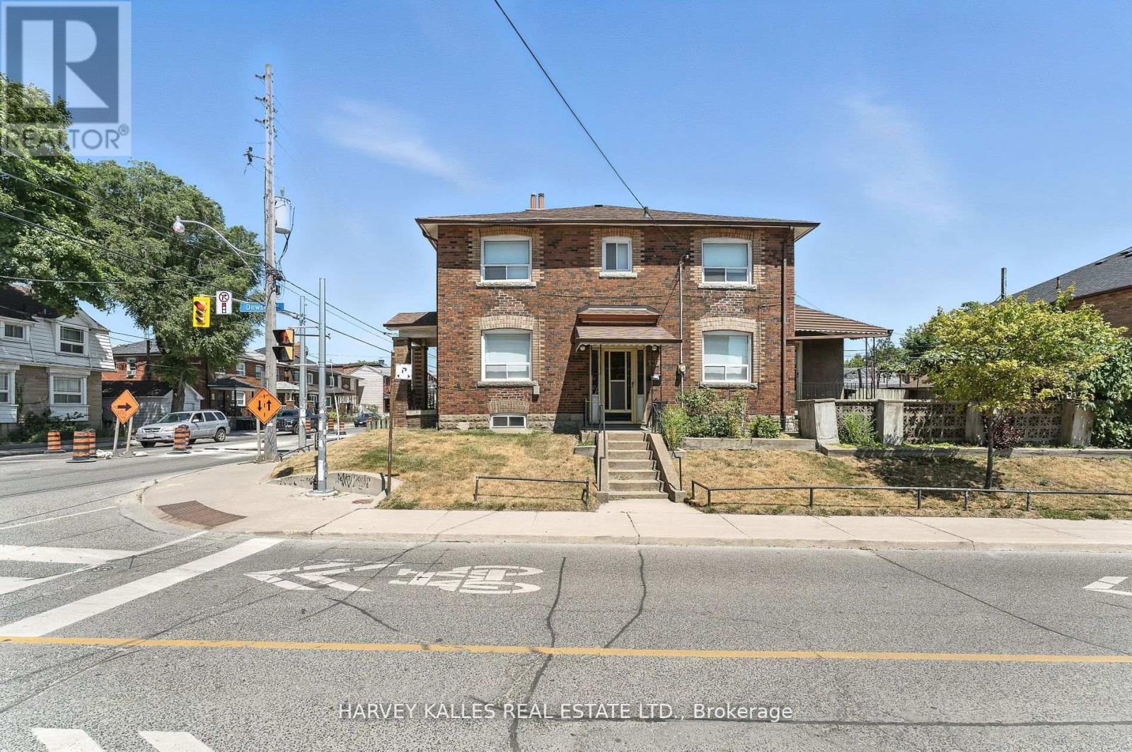 Photo 12 of 547 Ossington Avenue, Toronto ON