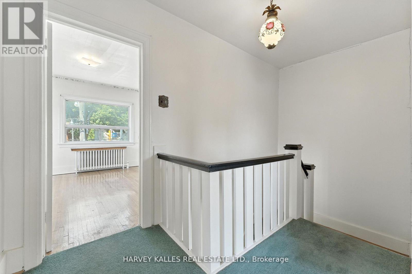 Photo 11 of 547 Ossington Avenue, Toronto ON