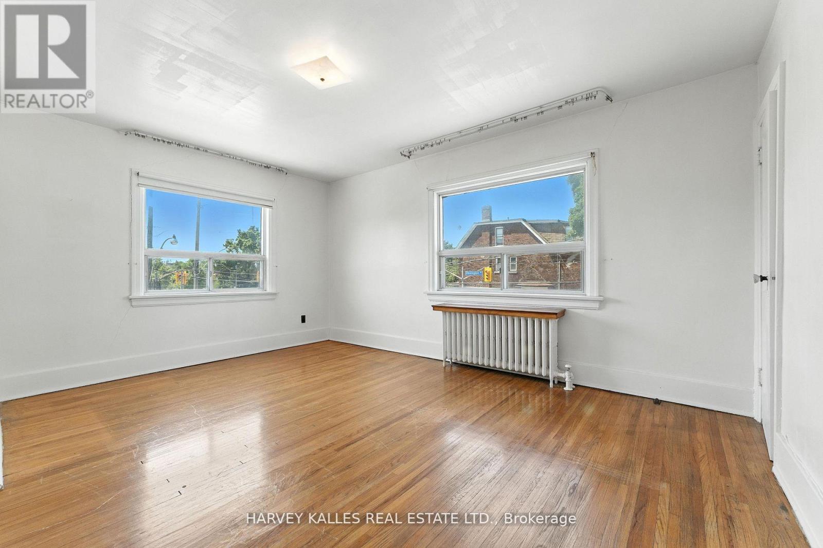 Photo 22 of 547 Ossington Avenue, Toronto ON