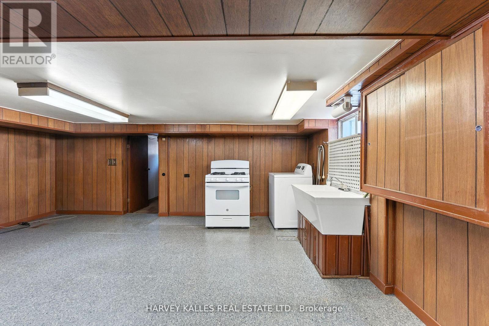 Photo 3 of 547 Ossington Avenue, Toronto ON