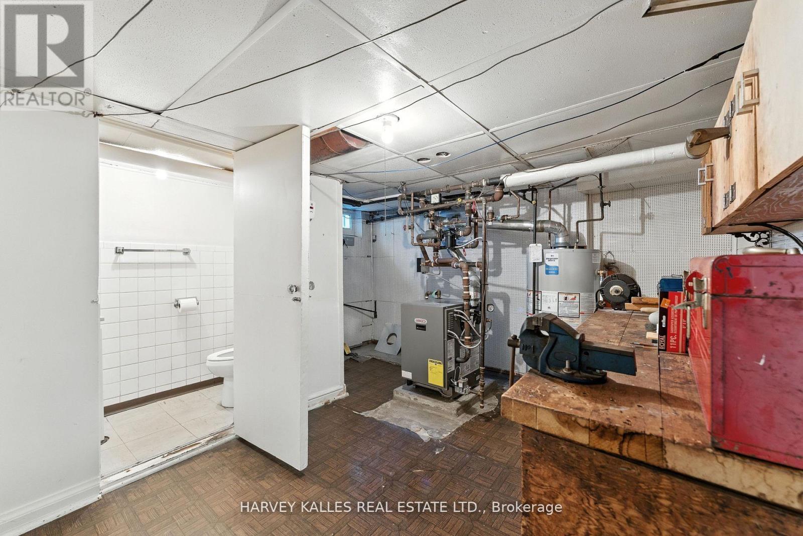Photo 9 of 547 Ossington Avenue, Toronto ON