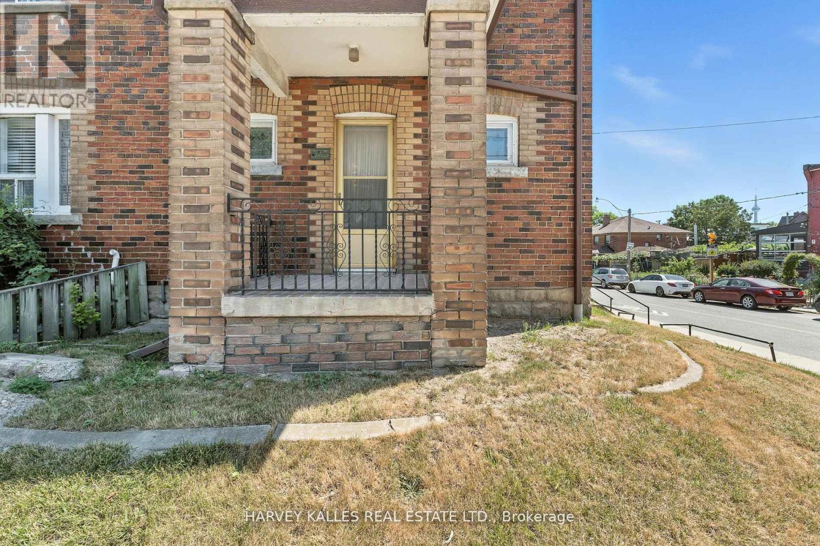 Photo 32 of 547 Ossington Avenue, Toronto ON