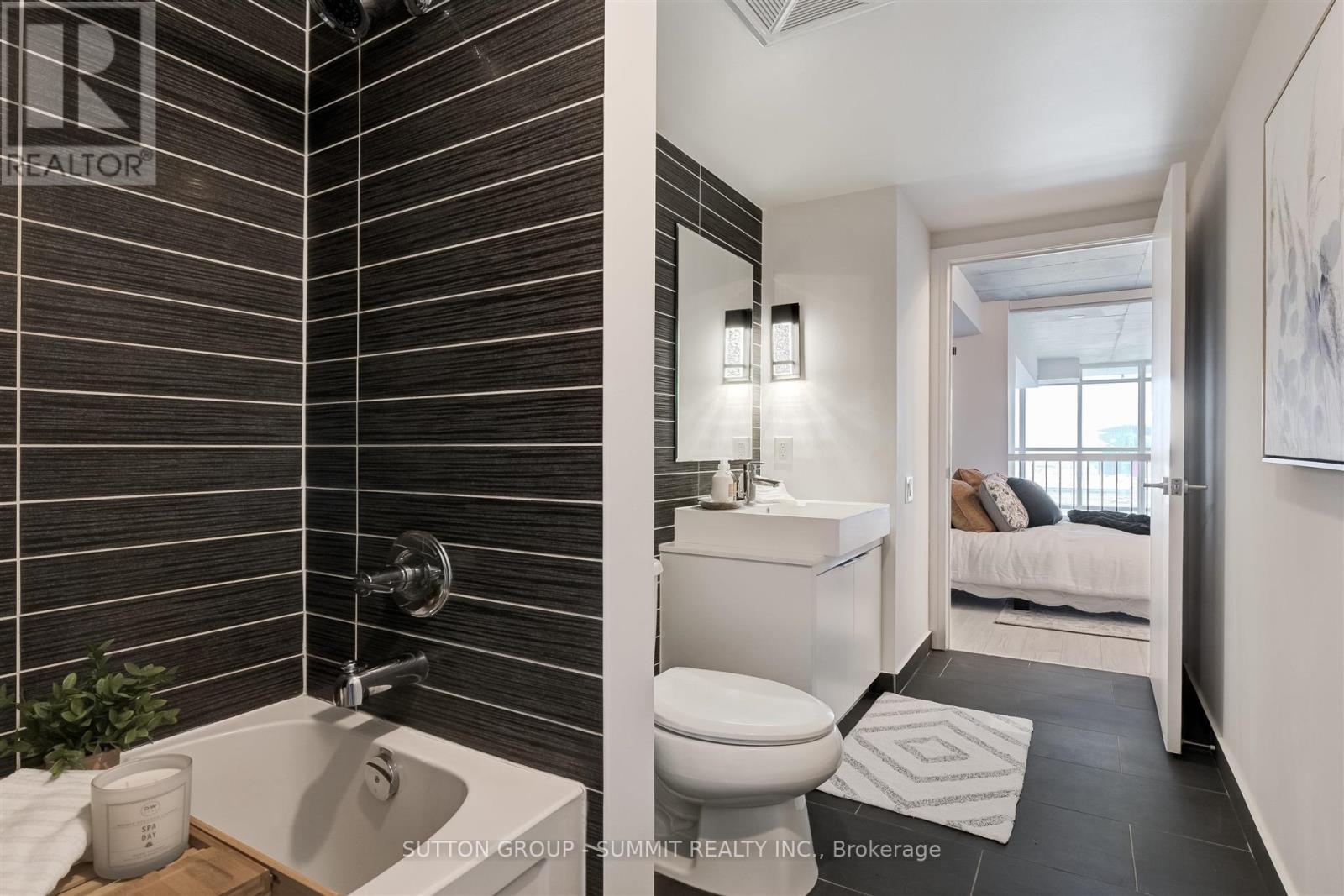 Photo 15 of 505 5 Hanna Avenue, Toronto ON