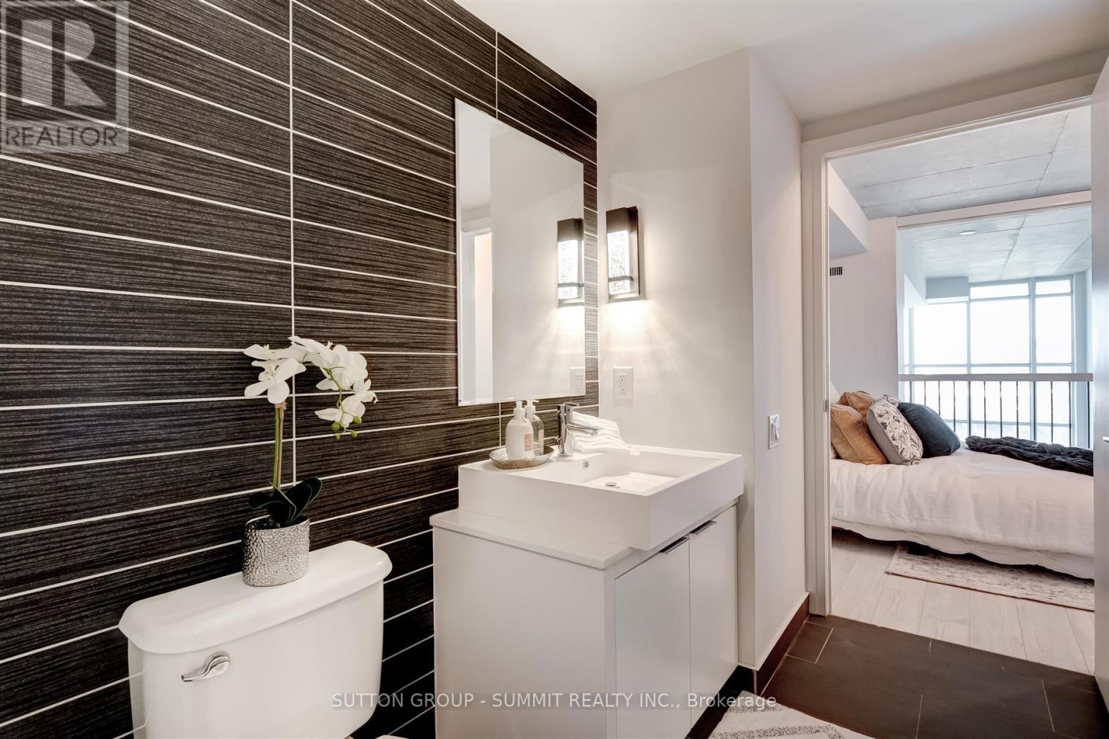 Photo 12 of 505 5 Hanna Avenue, Toronto ON