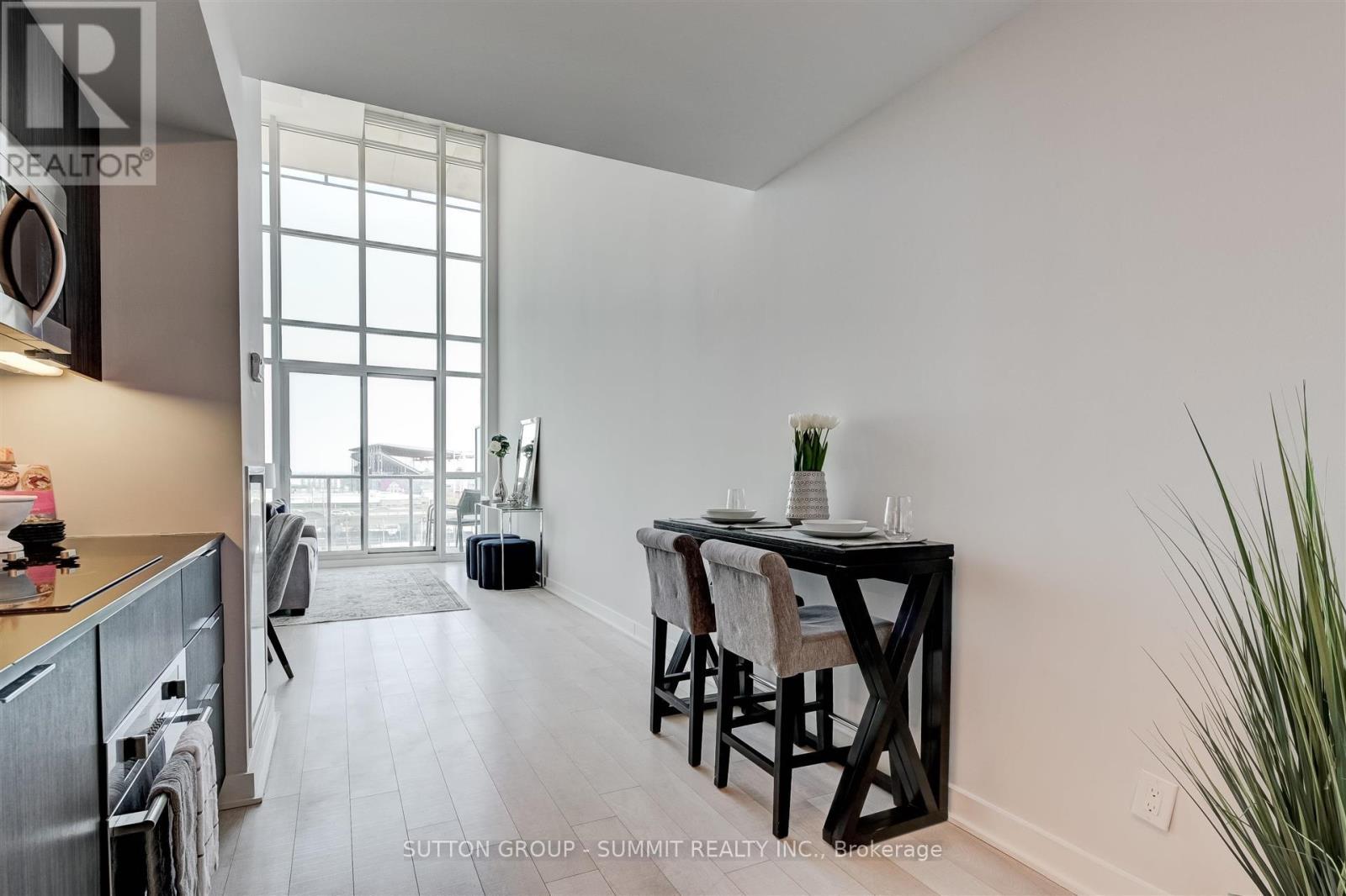 Photo 4 of 505 5 Hanna Avenue, Toronto ON