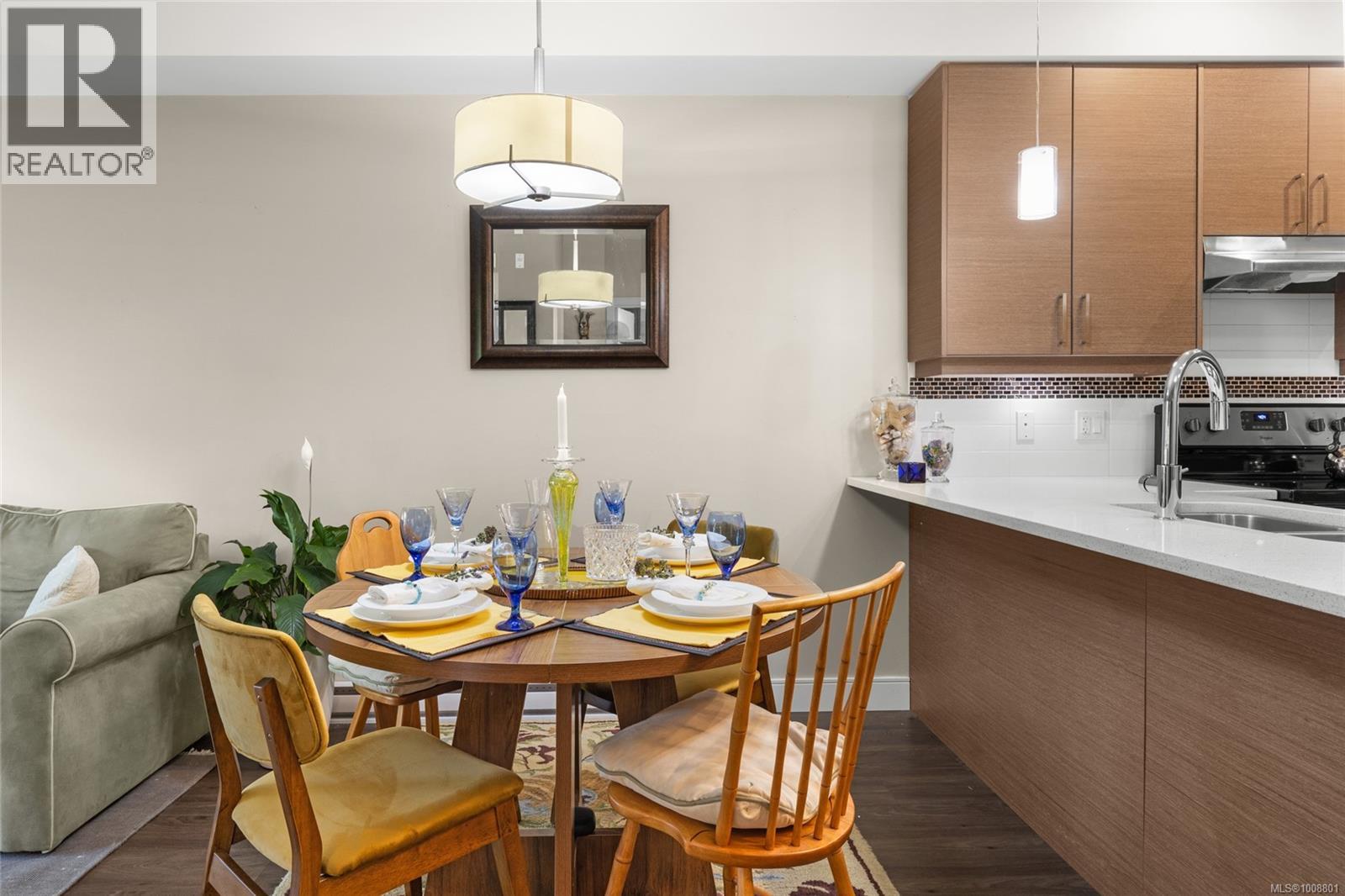 203 7111 West Saanich Rd, Central Saanich