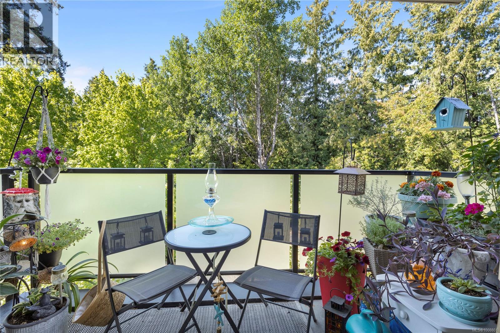 203 7111 West Saanich Rd, Central Saanich
