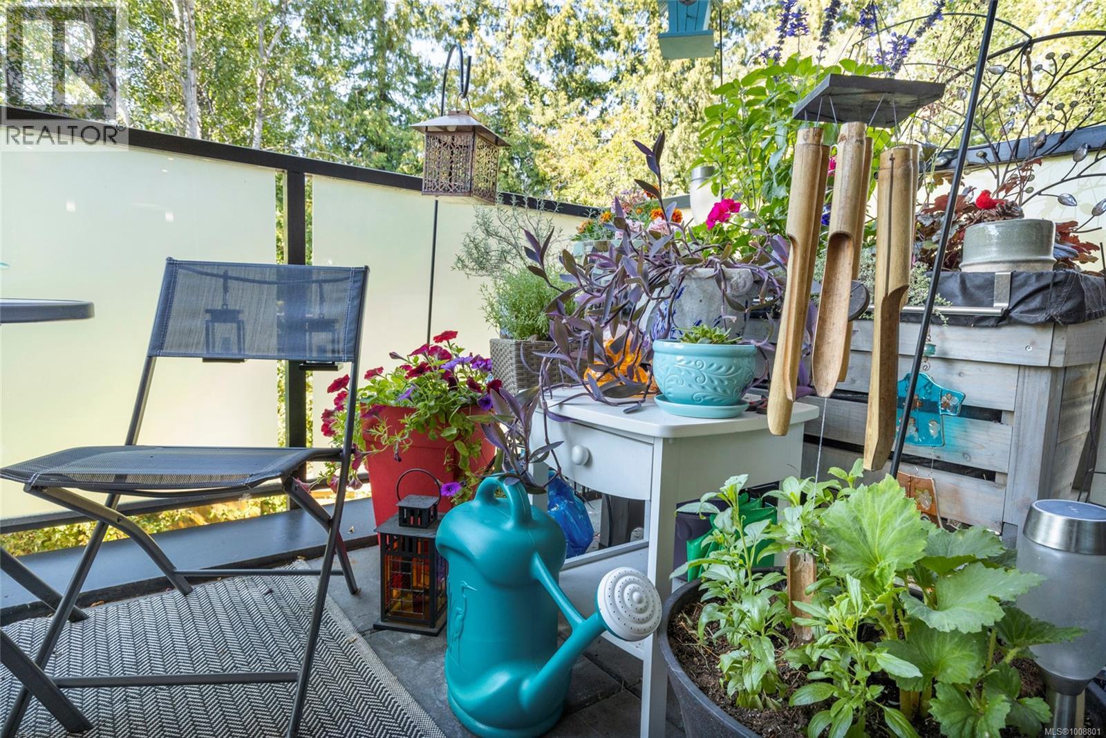 203 7111 West Saanich Rd, Central Saanich