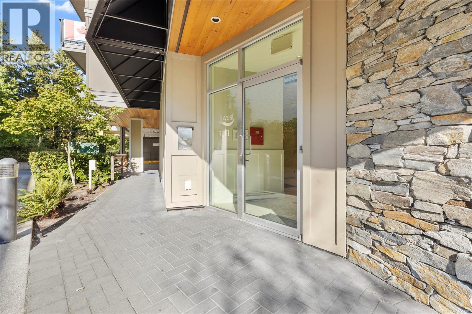 203 7111 West Saanich Rd, Central Saanich