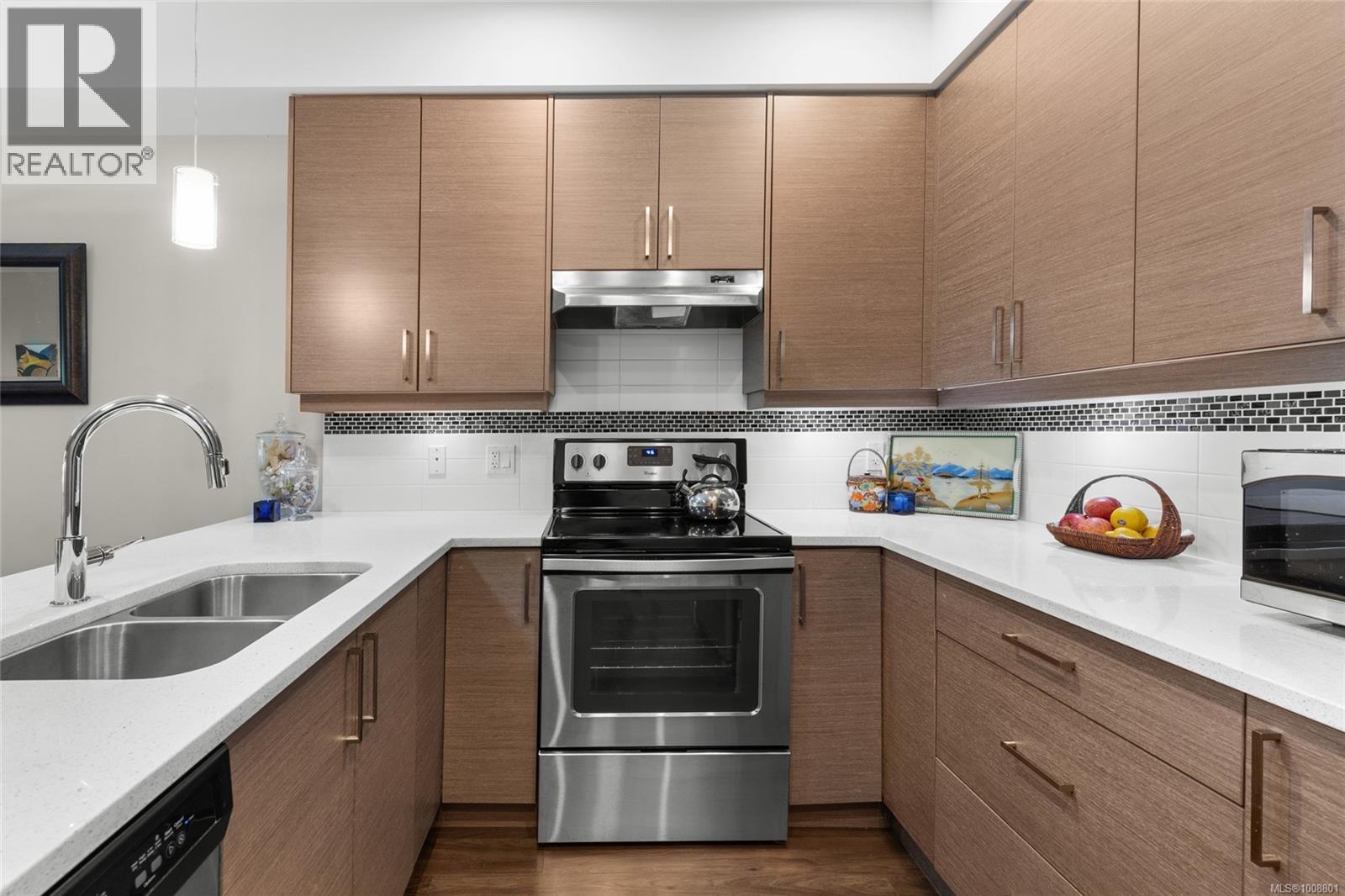203 7111 West Saanich Rd, Central Saanich