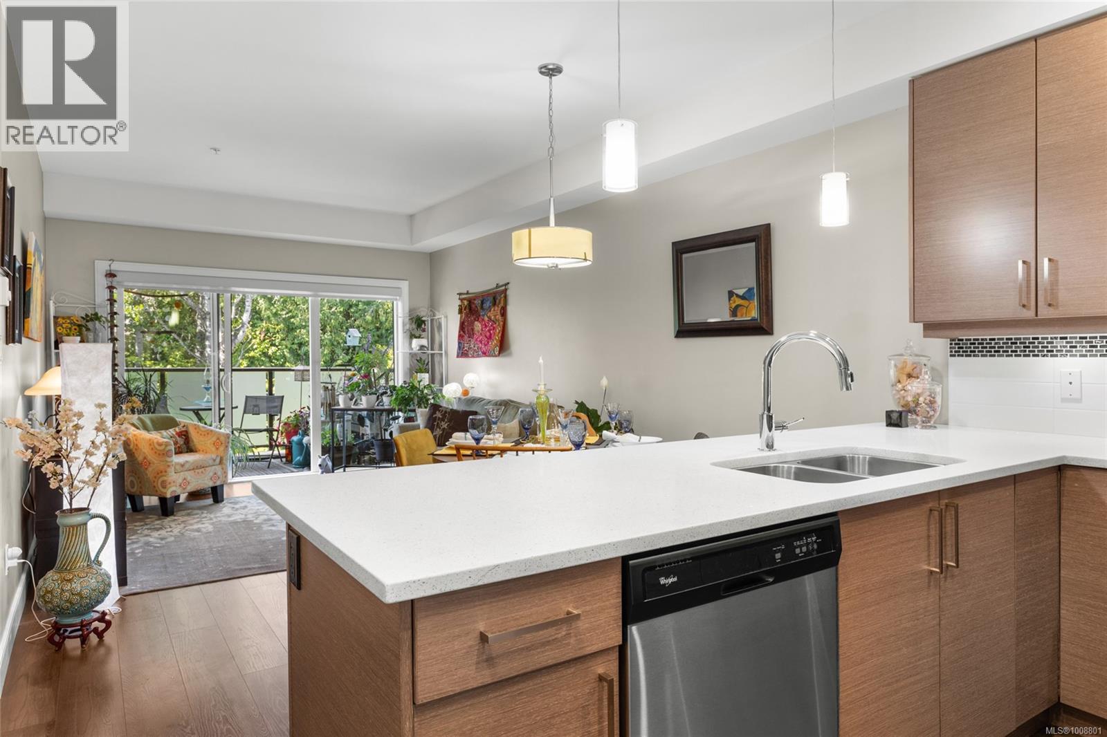 203 7111 West Saanich Rd, Central Saanich