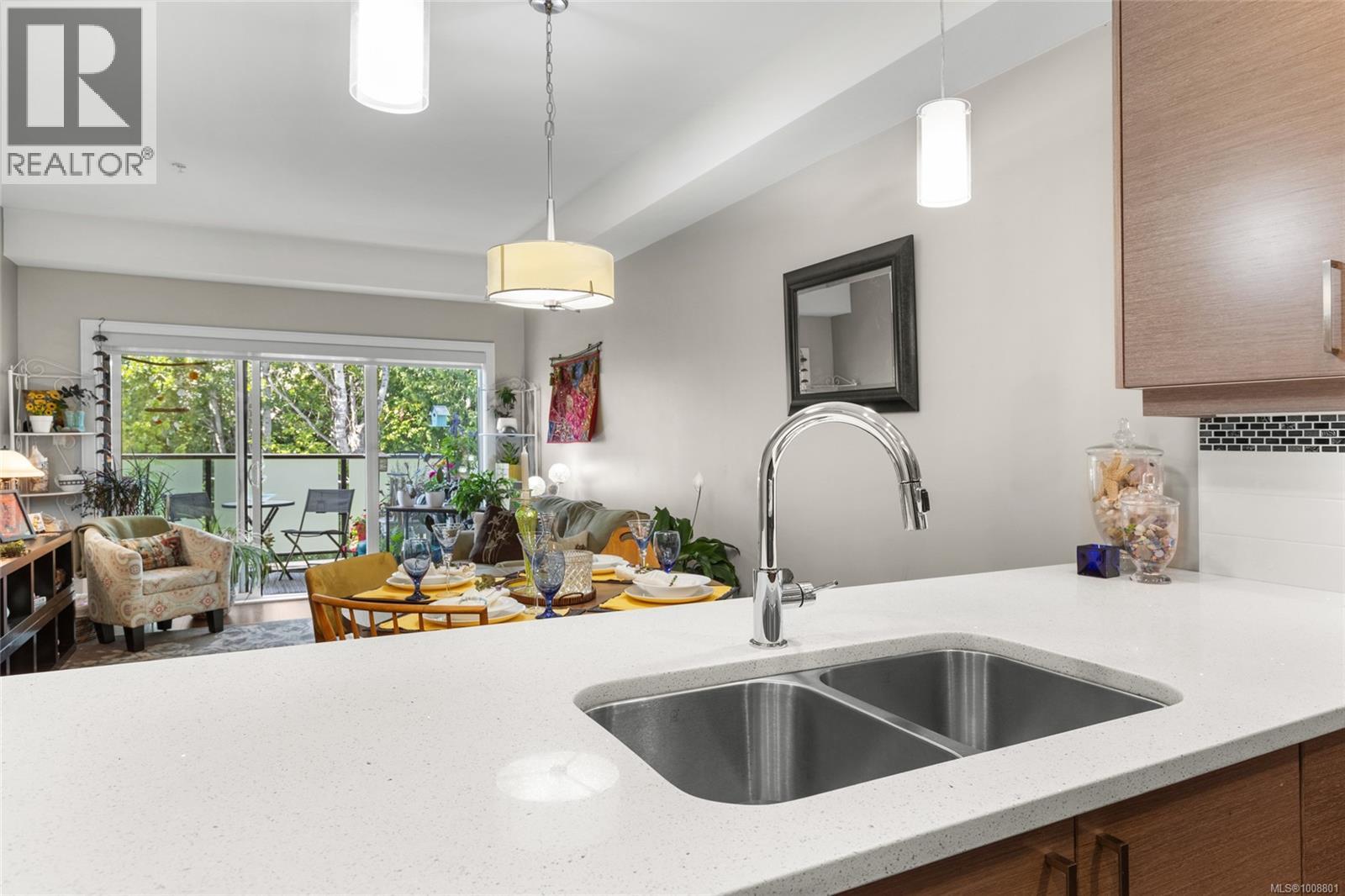 203 7111 West Saanich Rd, Central Saanich