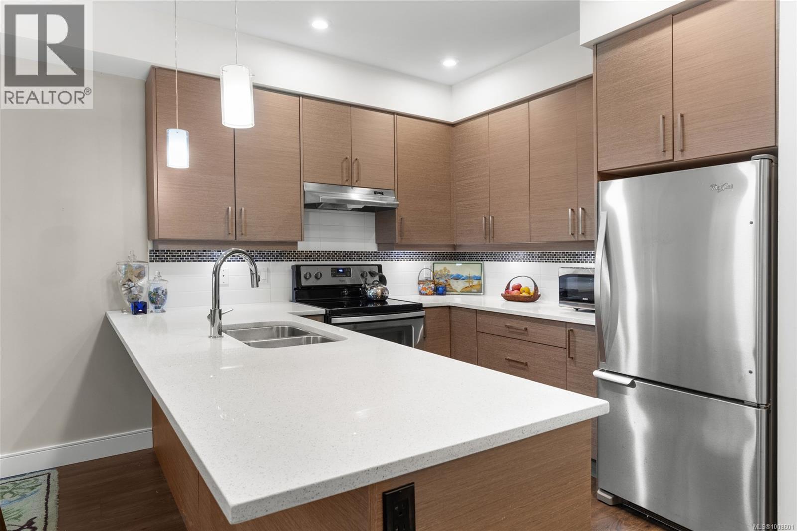 203 7111 West Saanich Rd, Central Saanich