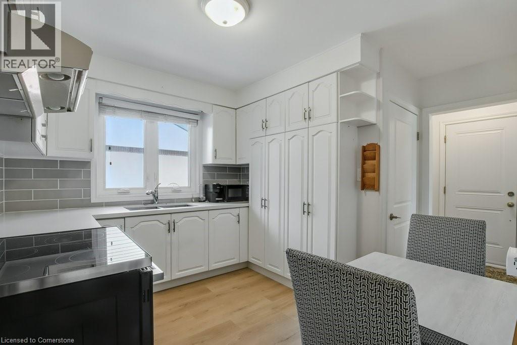 Photo 10 of 111 Castlefield Drive, Hamilton ON