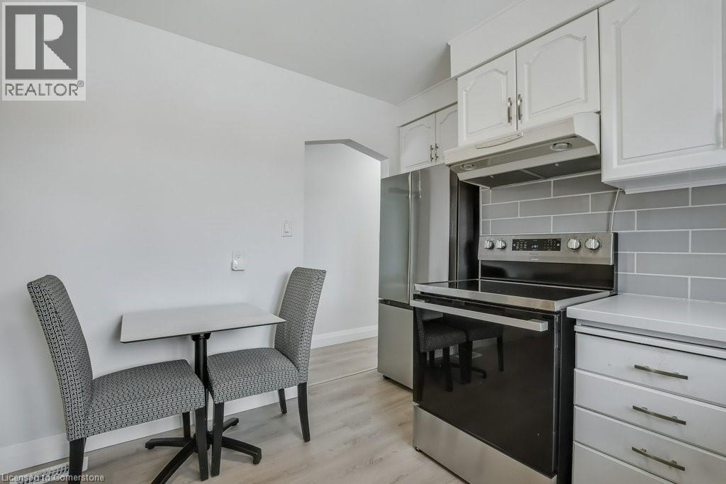 Photo 11 of 111 Castlefield Drive, Hamilton ON