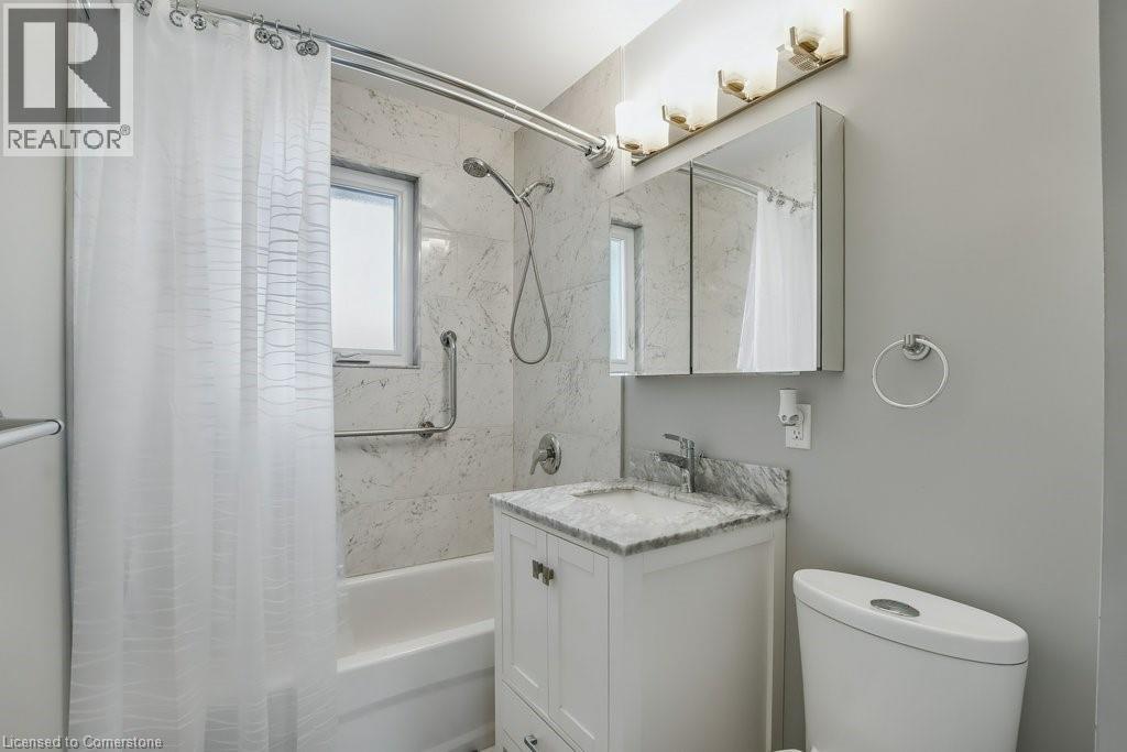 Photo 12 of 111 Castlefield Drive, Hamilton ON