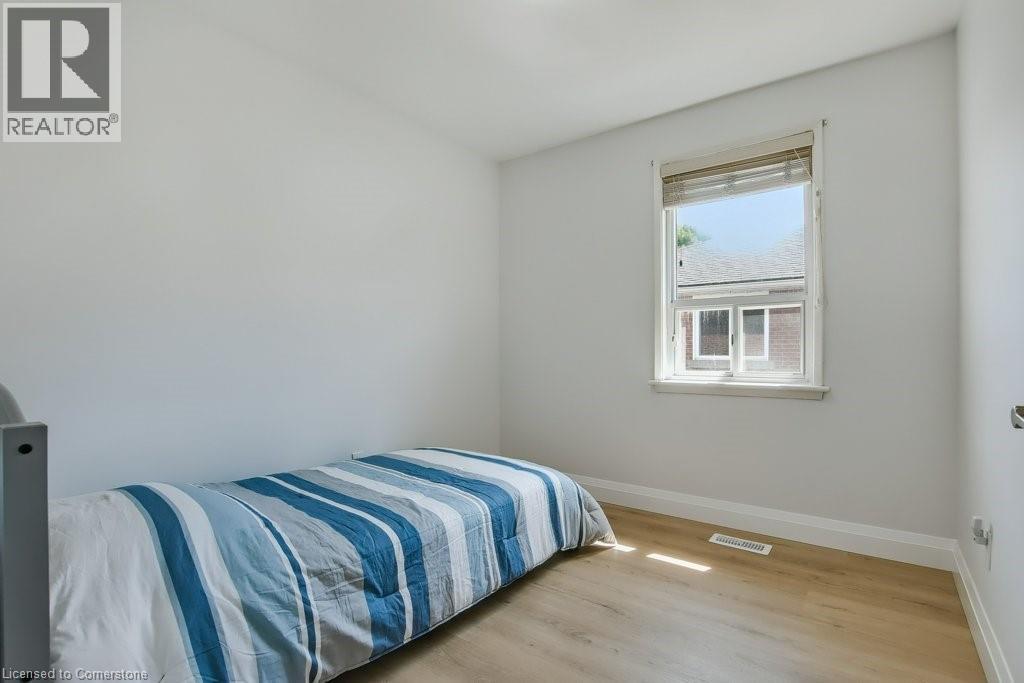 Photo 13 of 111 Castlefield Drive, Hamilton ON