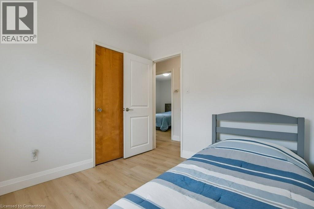 Photo 14 of 111 Castlefield Drive, Hamilton ON