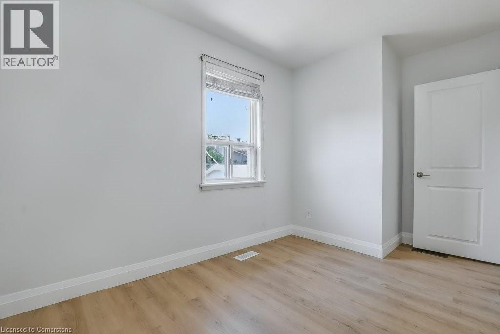 Photo 16 of 111 Castlefield Drive, Hamilton ON