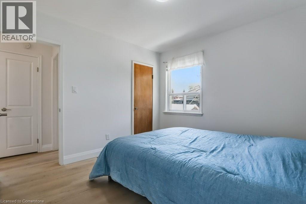 Photo 18 of 111 Castlefield Drive, Hamilton ON