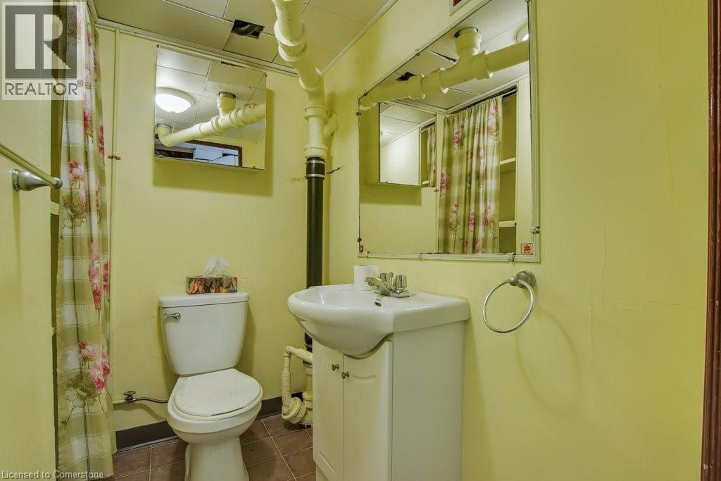 Photo 26 of 111 Castlefield Drive, Hamilton ON