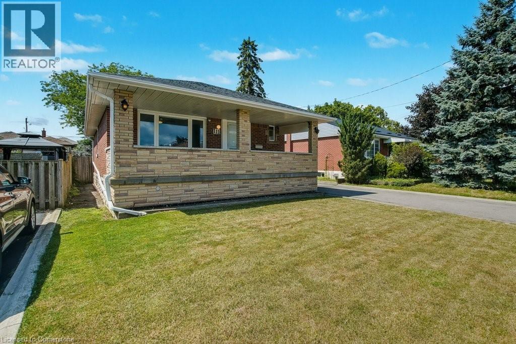 Photo 3 of 111 Castlefield Drive, Hamilton ON