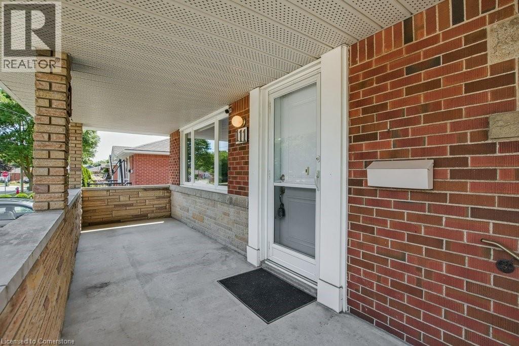 Photo 4 of 111 Castlefield Drive, Hamilton ON