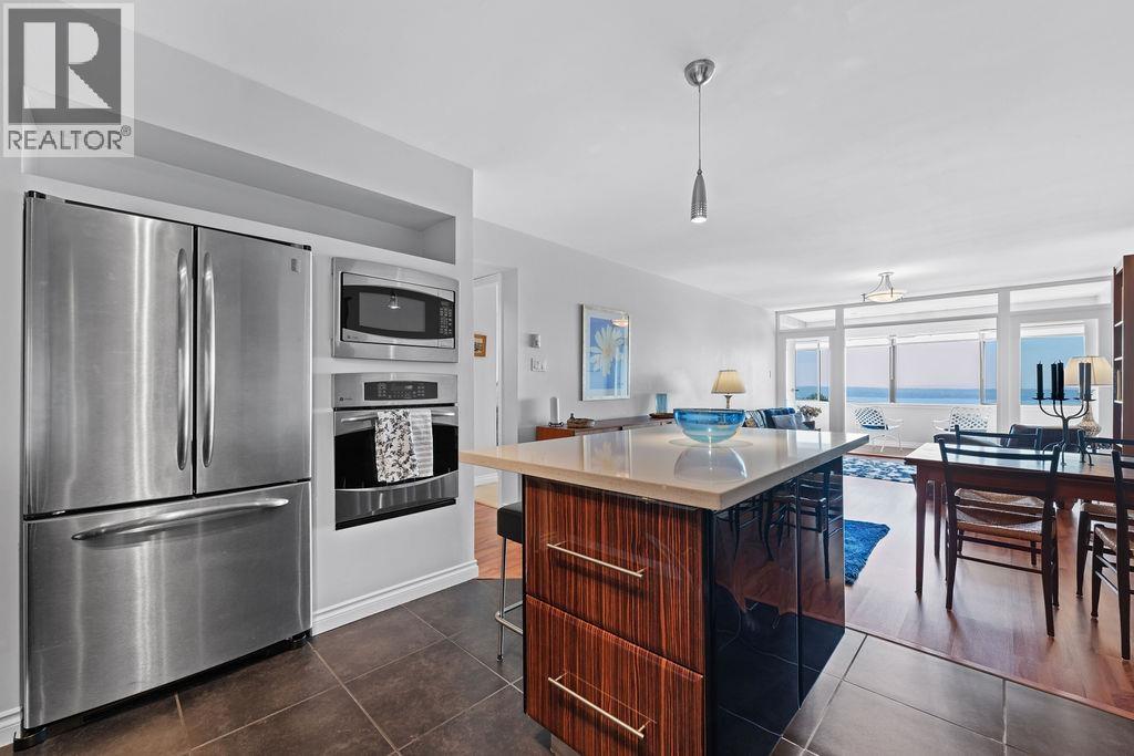 Photo 13 of 64 2212 Folkestone Way, West Vancouver BC