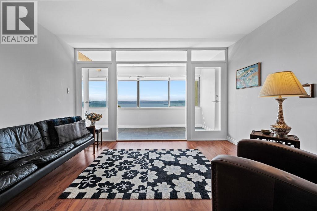 Photo 22 of 64 2212 Folkestone Way, West Vancouver BC
