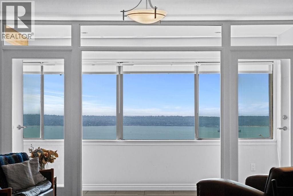 Photo 8 of 64 2212 Folkestone Way, West Vancouver BC
