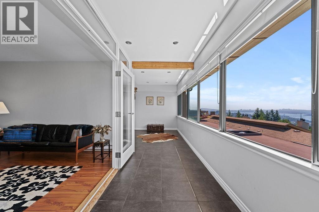 Photo 24 of 64 2212 Folkestone Way, West Vancouver BC