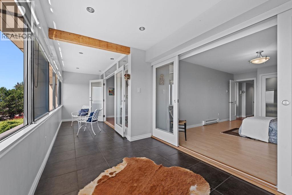Photo 20 of 64 2212 Folkestone Way, West Vancouver BC