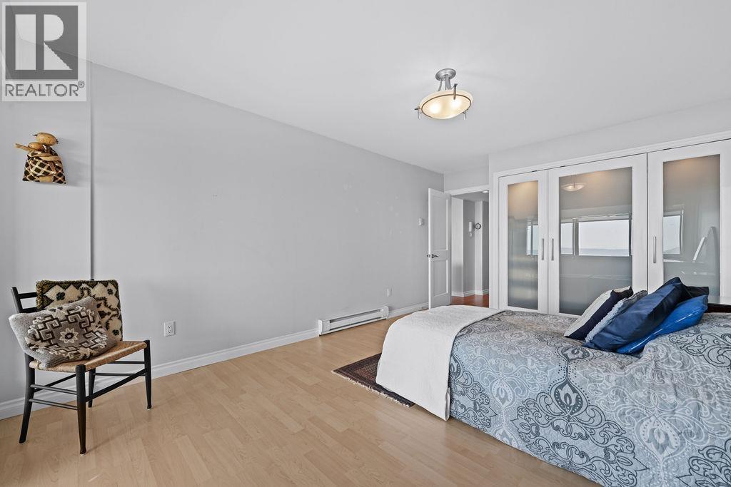 Photo 10 of 64 2212 Folkestone Way, West Vancouver BC