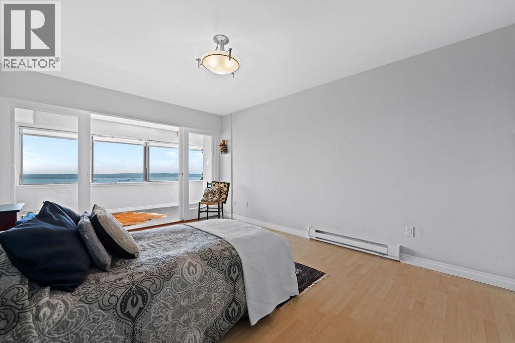 Photo 26 of 64 2212 Folkestone Way, West Vancouver BC